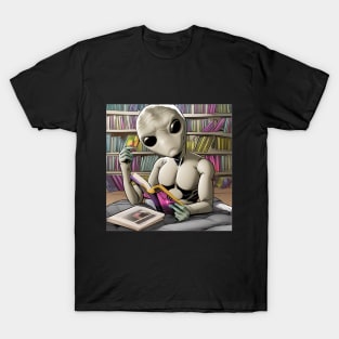 Believe in Yourself Funny an Alien reading a Book T-Shirt